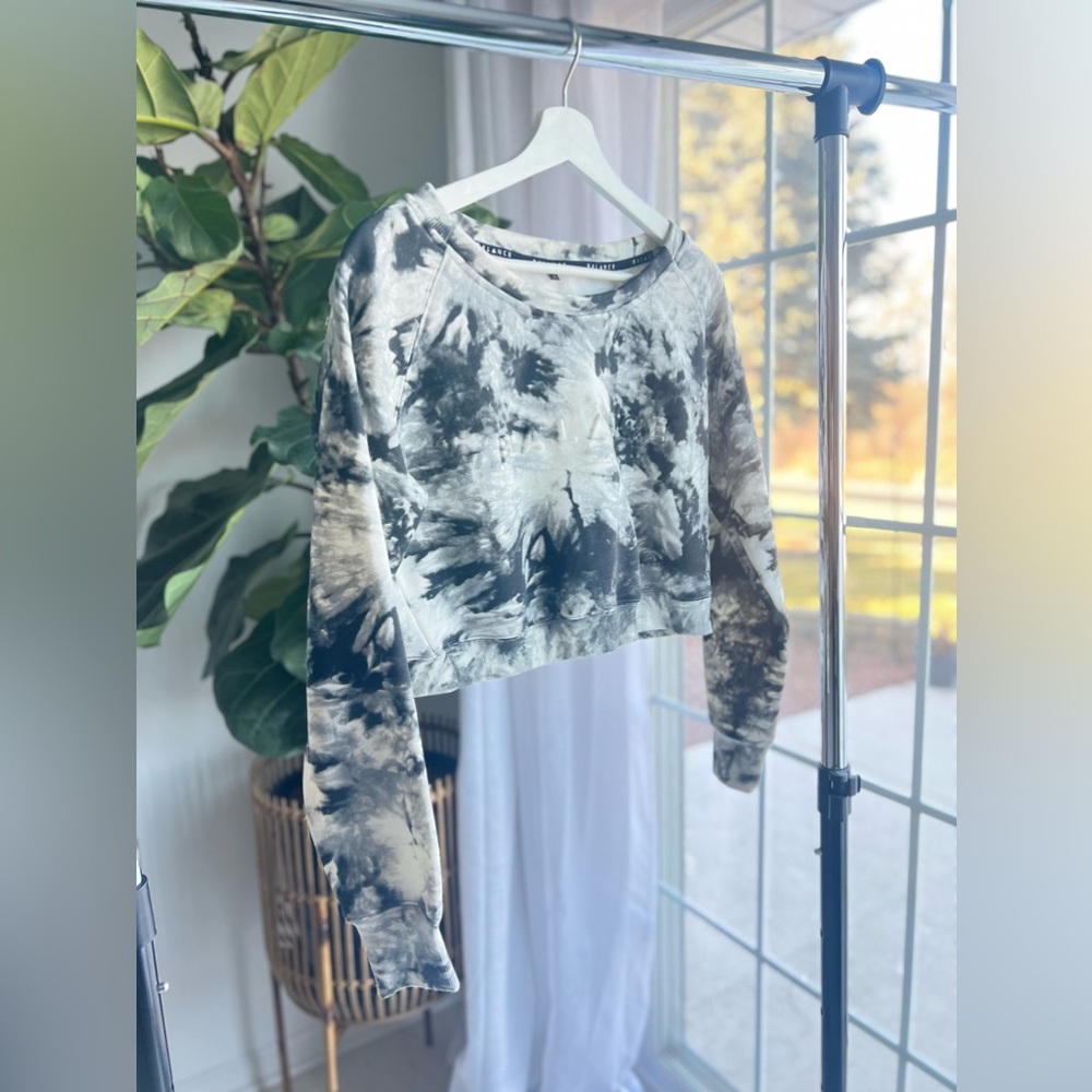 Balance Athletica Essence Cropped Crewneck in Tie Dye Poise